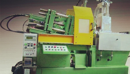 壓鑄機(jī)壓鑄時如何避免錘頭卡死？