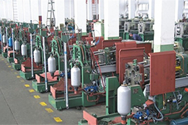 冷室壓鑄機(jī)的內(nèi)部結(jié)構(gòu)、工作原理及操作規(guī)程